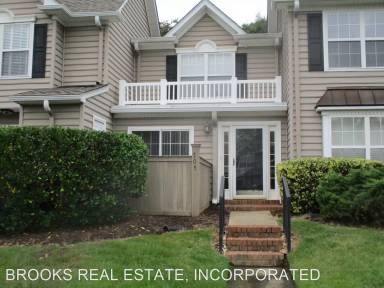 Main picture of 704 Settlement Dr