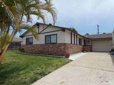 Main picture of 3363 Bevis St