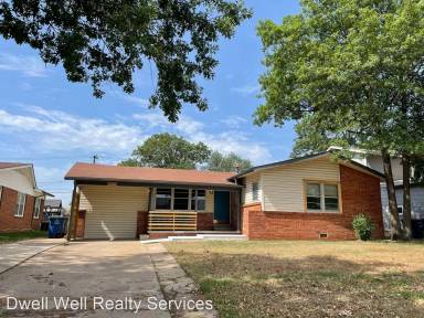 Main picture of 4553 E 45th St