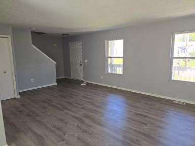 Main picture of 3242 E 130th St