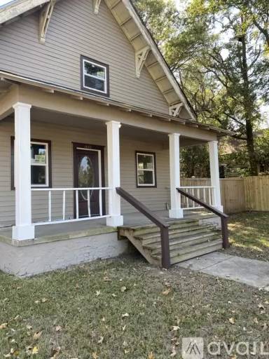 Main picture of 1802 W Houston St