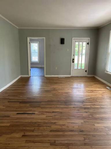 Main picture of 601 E 9th St