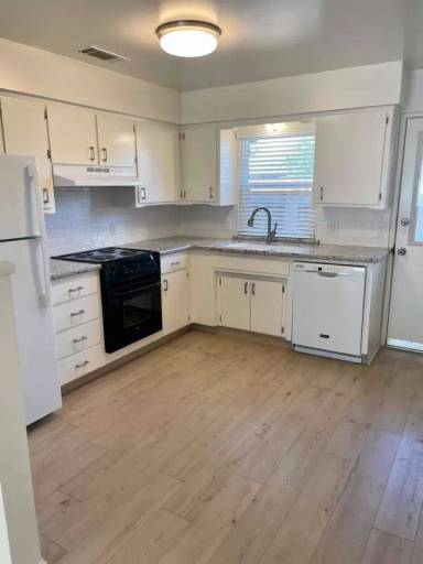 Main picture of 2530 S Sallee St