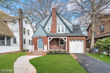 Main picture of 419 E Lincoln Ave