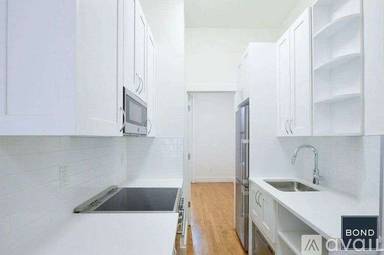 Main picture of 588 Amsterdam Ave