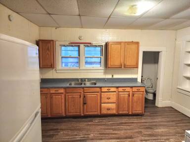 Main picture of 117 E 2nd St