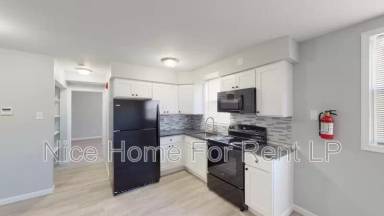 Main picture of 910 Gateway Blvd
