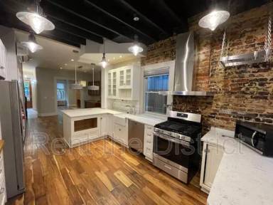 Main picture of 713 10th St NE