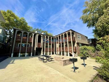 Main picture of 3704 Wyandotte St