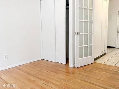 Main picture of 107 Thompson St