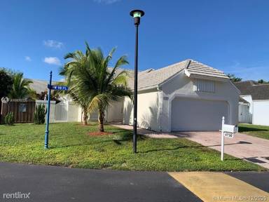 Main picture of 4730 NW 98th Pl