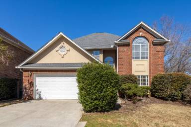 Main picture of 100 Canterbury Cir