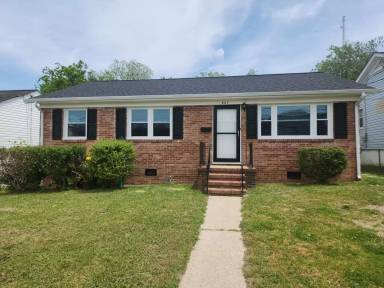 Main picture of 663 S West St