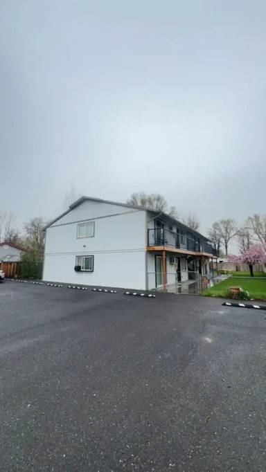 Main picture of 404 Belle Ave
