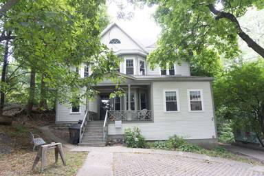 Main picture of 18 Robeson St