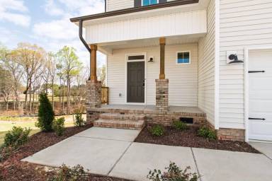 Main picture of 28 Raven Rock Pl
