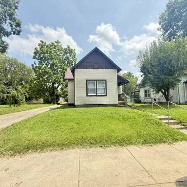 Main picture of 225 Trowbridge St