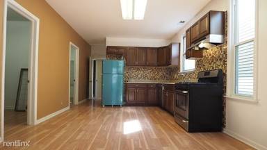Main picture of 3919 N Ravenswood Ave