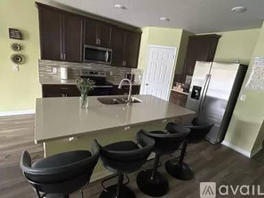 Main picture of 1440 Saguaro St