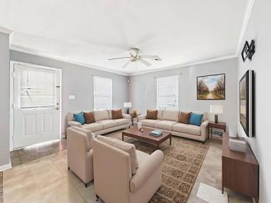 Main picture of 118 Sternberg Dr