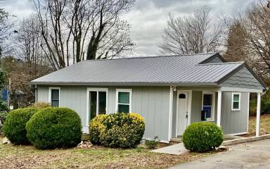 Main picture of 4 Wilshire Dr