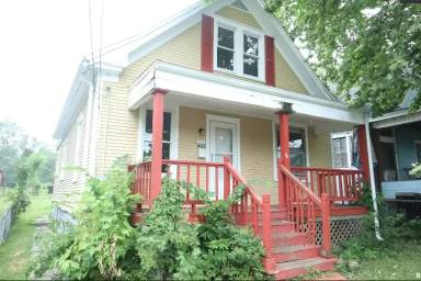 Main picture of 113 NE Rock Island Ave