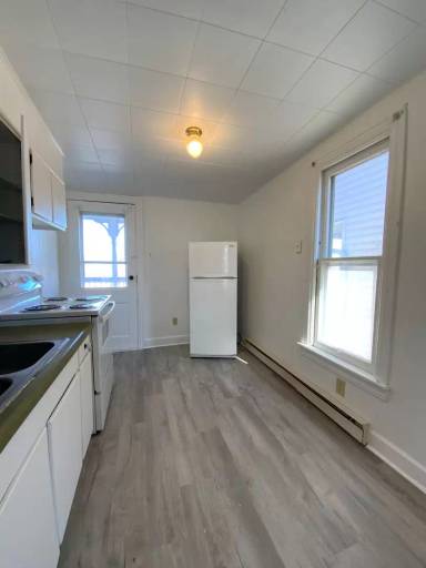 Main picture of 443 E High St