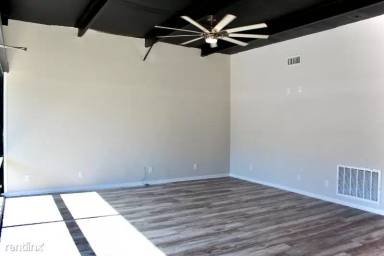 Main picture of 210 Lincoln Rd