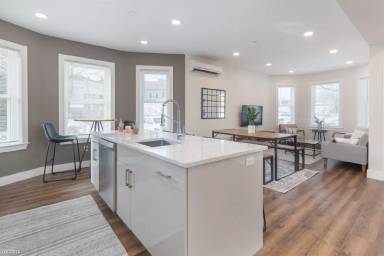 Main picture of 843 Columbia Rd