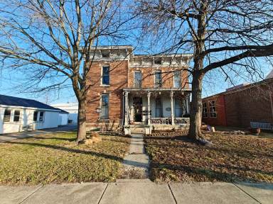 Main picture of 28 W Franklin St