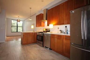 Main picture of 447 Evergreen Avenue - Super