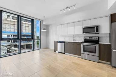 Main picture of 600 NE 1st Ave