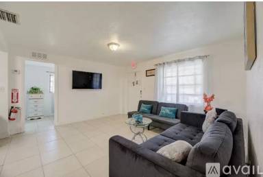 Main picture of 2414 Mayo St