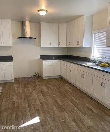 Main picture of 353 W Sepulveda St