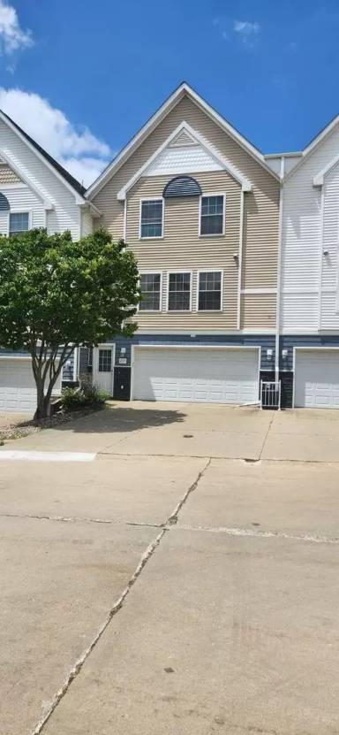 Main picture of 1229 SE Village View Ln