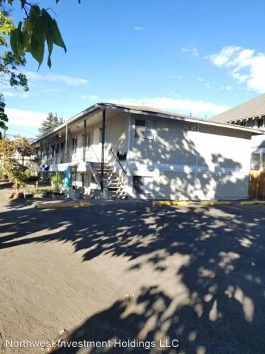 Main picture of 702 N 2nd St