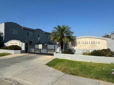 Main picture of 851 S Mollison Ave