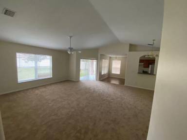 Main picture of 10 Point Pleasant Dr