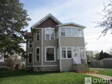 Main picture of 319 E Irving Ave