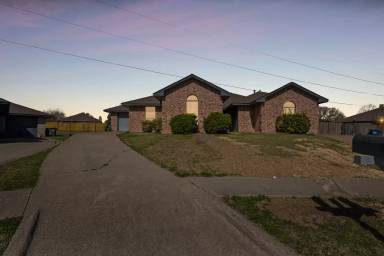 Main picture of 2721 La Jolla Ct