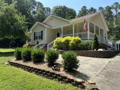 Main picture of 1017 Doe Ln
