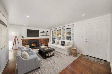 Main picture of 5629 N Moore St