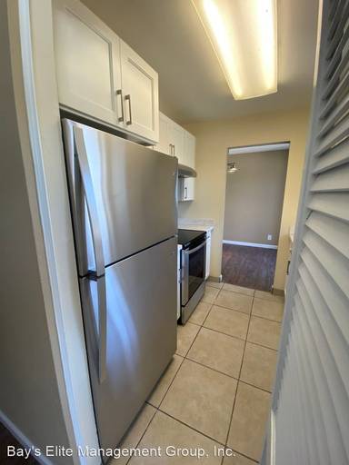 Main picture of 310 N Civic Dr