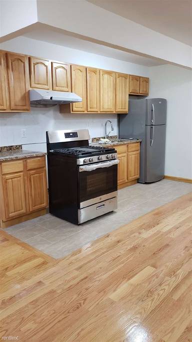 Main picture of 79 Bay 37th St