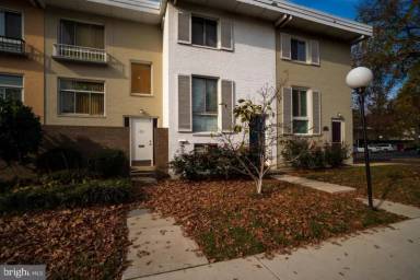Main picture of 801 3rd St SW