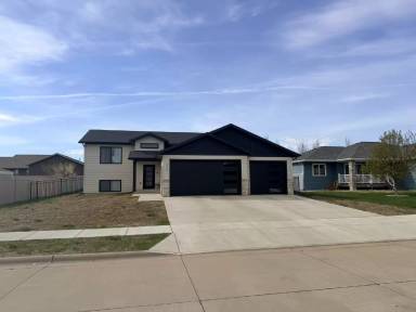 Main picture of 2461 8th St W