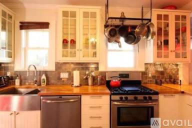 Main picture of 103 S Grove St