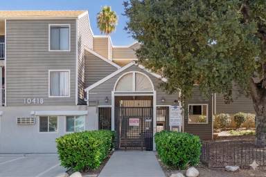 Main picture of 10418 Scoville Ave