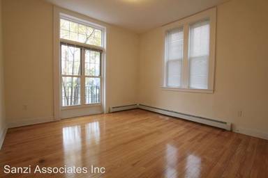 Main picture of 753 Broadway