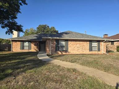 Main picture of 949 Crestwood Cir